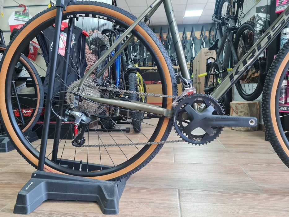 Bicicleta Kross Esker 4.0 M 28 M in stoc la Est Bike Funky Sports