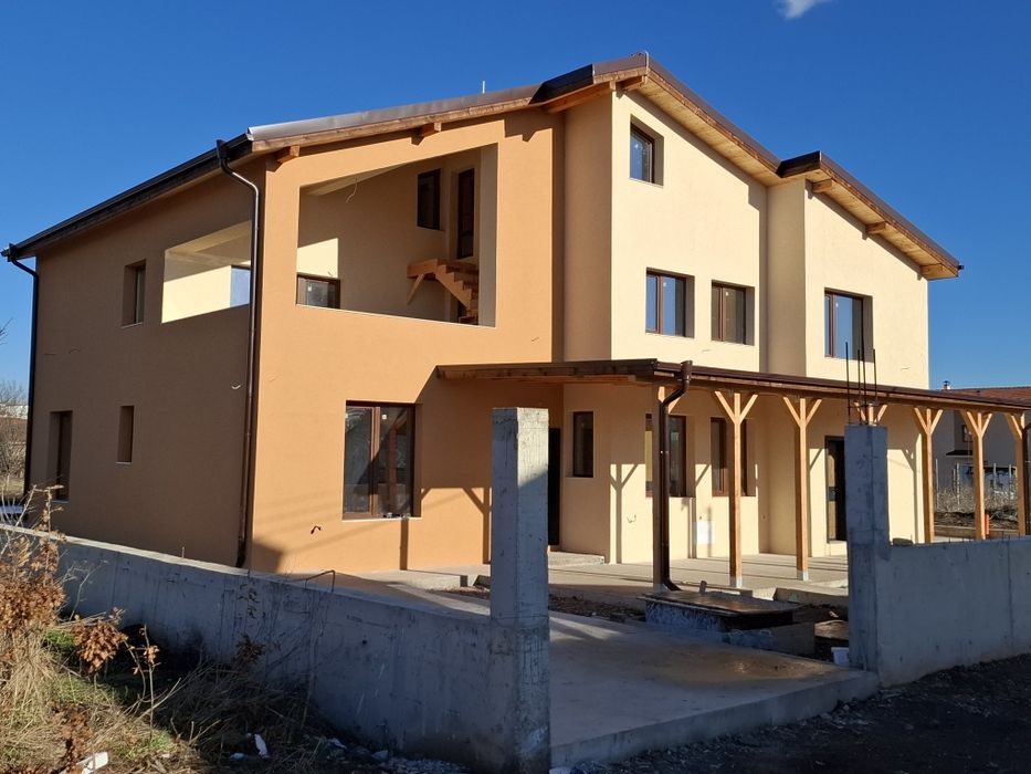 Къща в село Голяновци