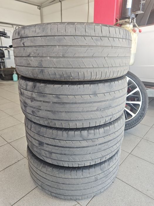 Kumho 235/45 R18