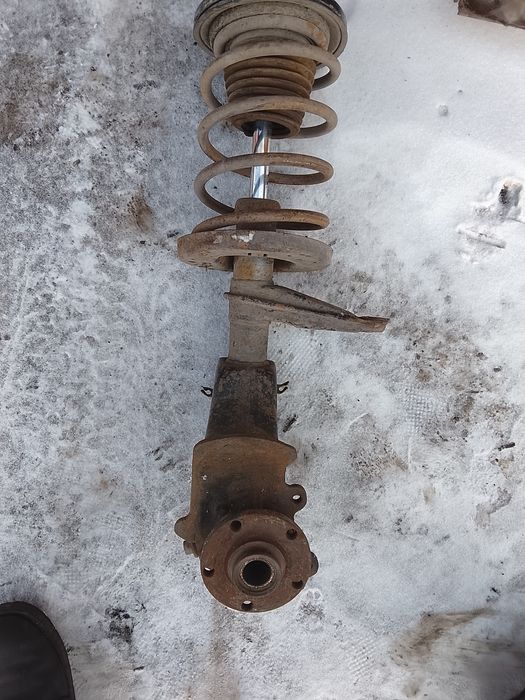 Стойка передняя в сборе Ауди 100 С 4