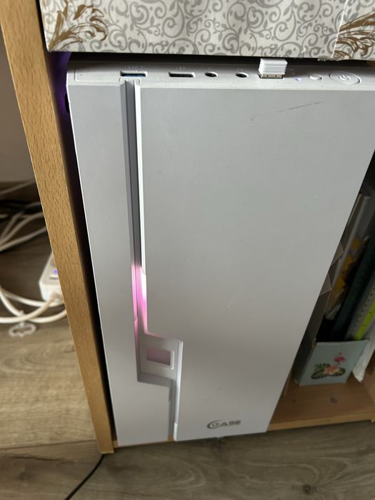 Геймърски компютър gaming PC, монитор HP, клавиатура, мишка