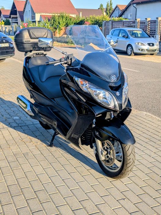 Vând Suzuki Burgman 400 K7