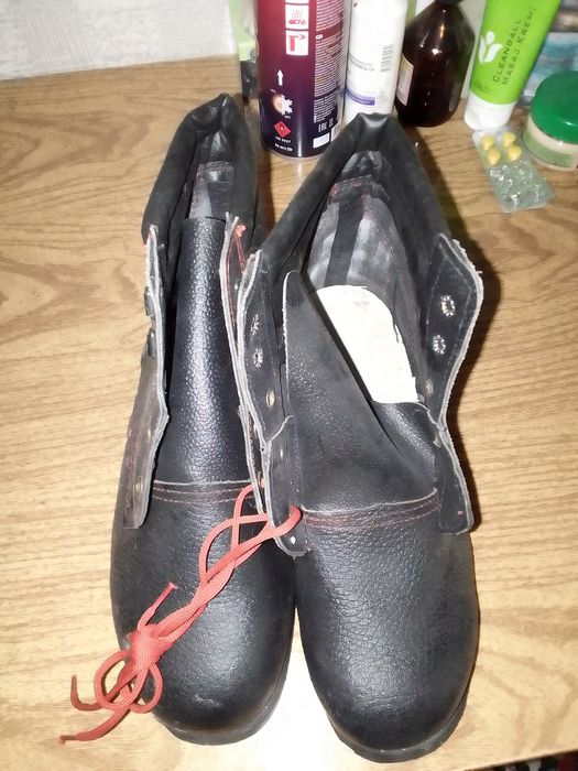 Ботинки кирзовые И берцы