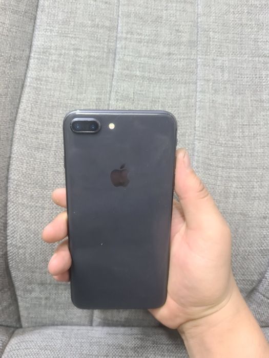 Продам IPhone 8 plus