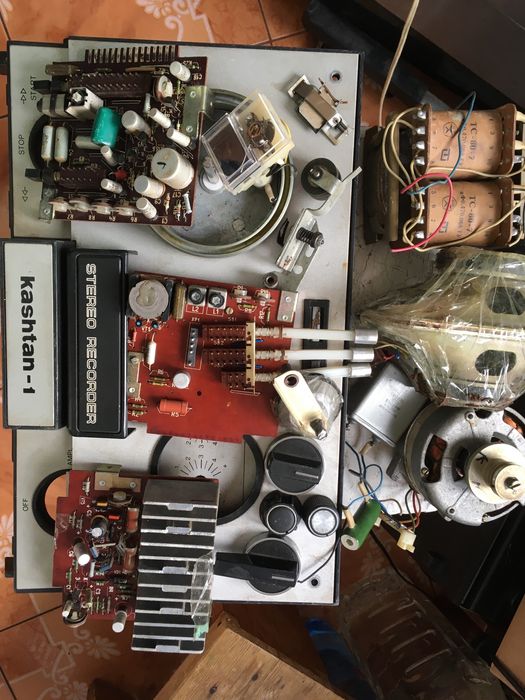 Vand piese si lampa PL 500 functionale din dezmembrari aparate vechi .