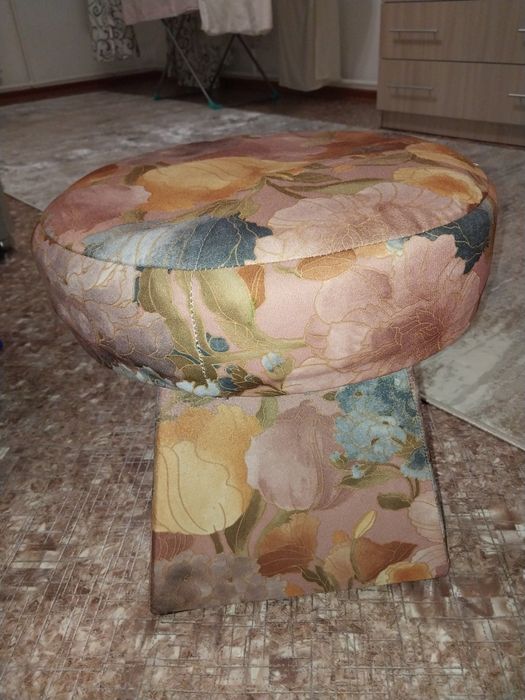 Продам пуфик. Срочно.