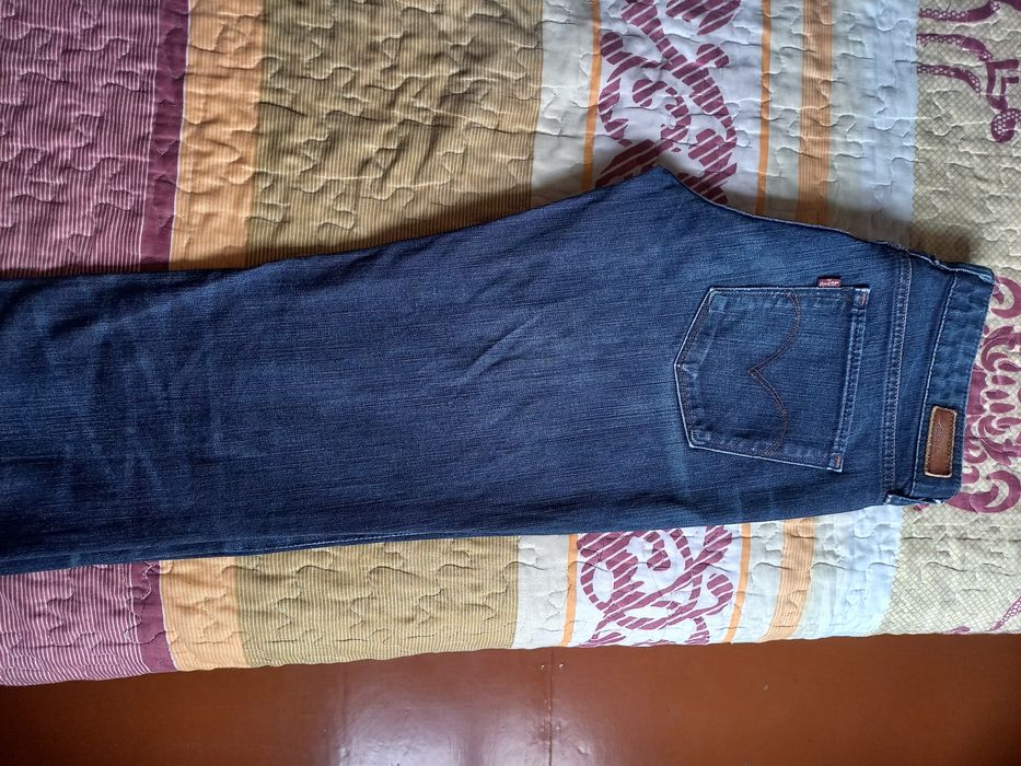 Джинсы LEVIS оригинал, б/у, размер.28