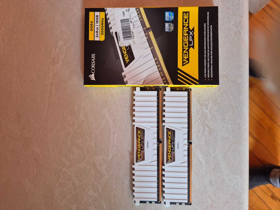 Продавам рам памет Corsair Veng 2×8 16gb ddr4 3000mhrz CL16