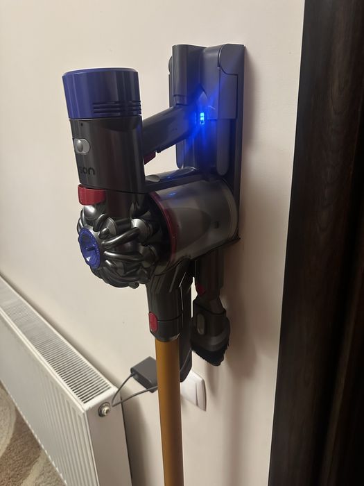 Aspirator Dyson V8