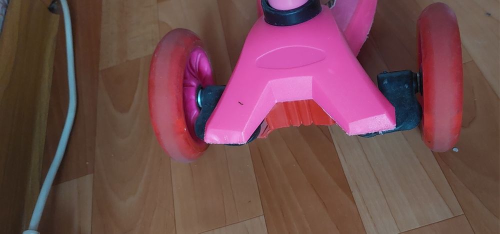 Продам самокат  детский от 5 до 8 лет