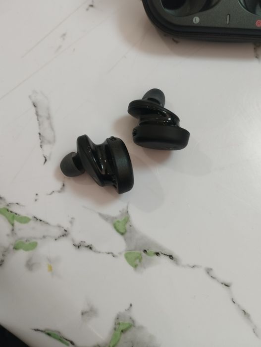 Продам наушники sony 700