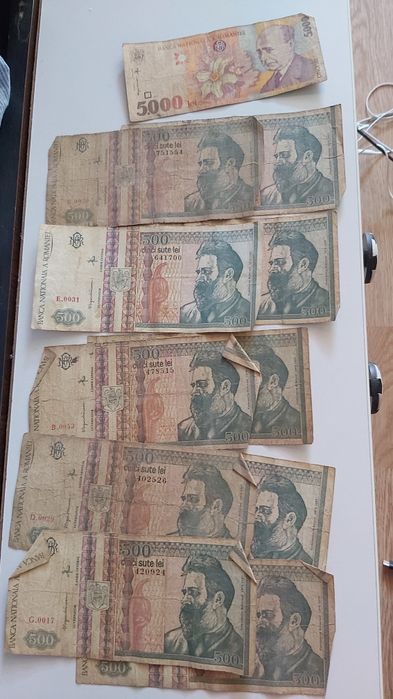 Vând bacnote vechi în stare bună, colecția este alcătuită din mai mult