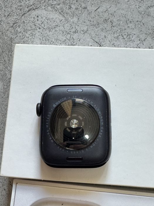 Apple Watch SE3 44mm Като нов 100% battery health