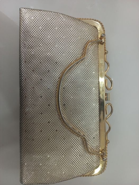 Продам клатчи в хорошем состоянии.