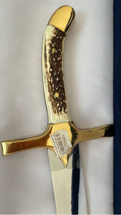 Сувениры мечи, сабли, часы, шкатулки