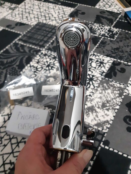 De vânzare baterie lavoar pe infraroșu marca GROHE nouă.