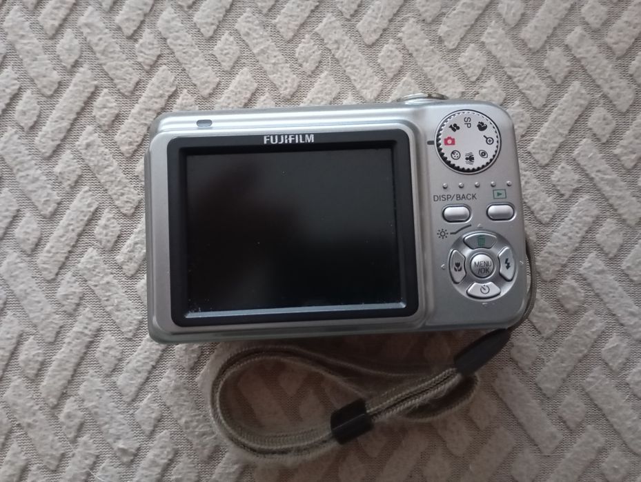 Ретро фотоапарат Fujifilm FinePix (9.0 MP, 4x оптичен зуйм) + калъф
