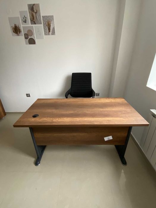 Мебели за офис - столове, секции, бюра