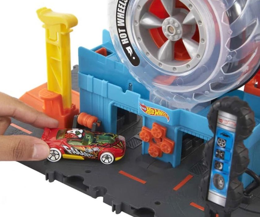 Hot Wheels City - Комплект ултра модерен градски център за гуми