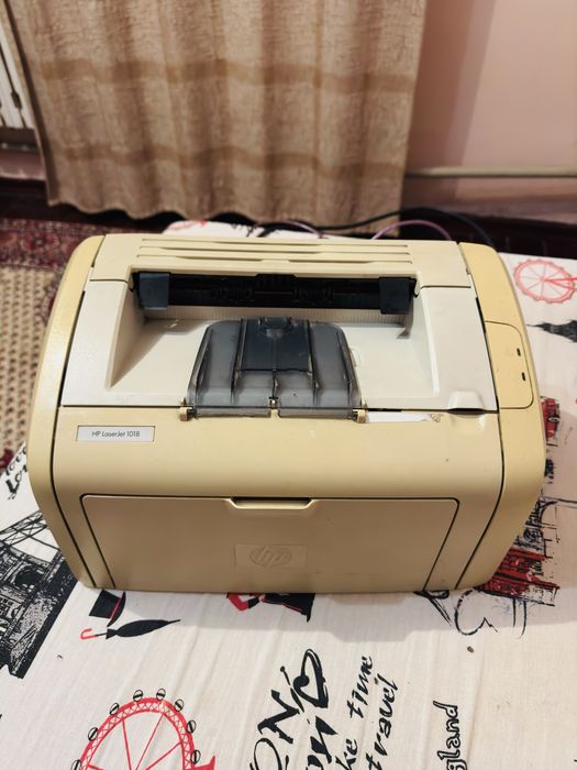 Принтер HP LaserJet 1018 2 картриджа