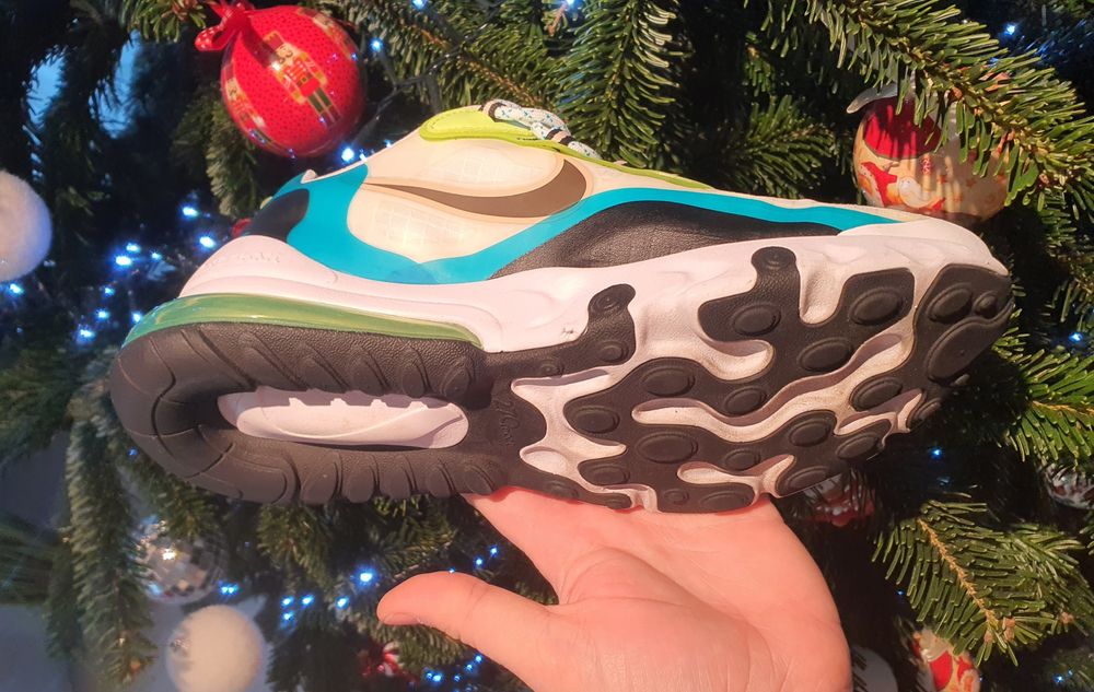 Vând 2 perechi Nike React 270