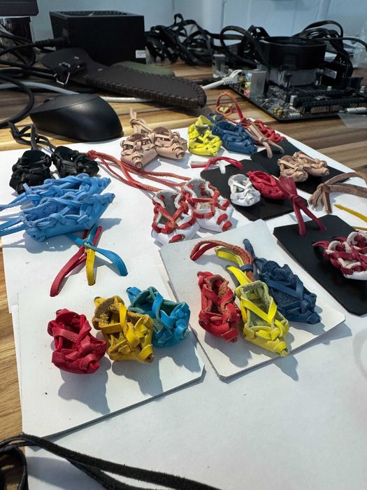 Opinci traditionale din piele, breloc sau suvenir, handmade