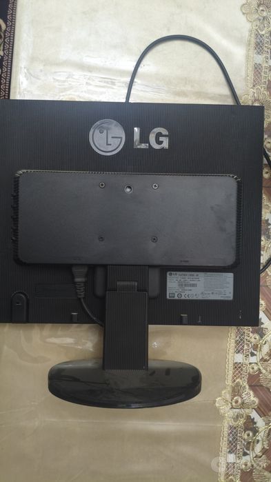 Продам надежный жидкокристаллический монитор LG Flatron.
