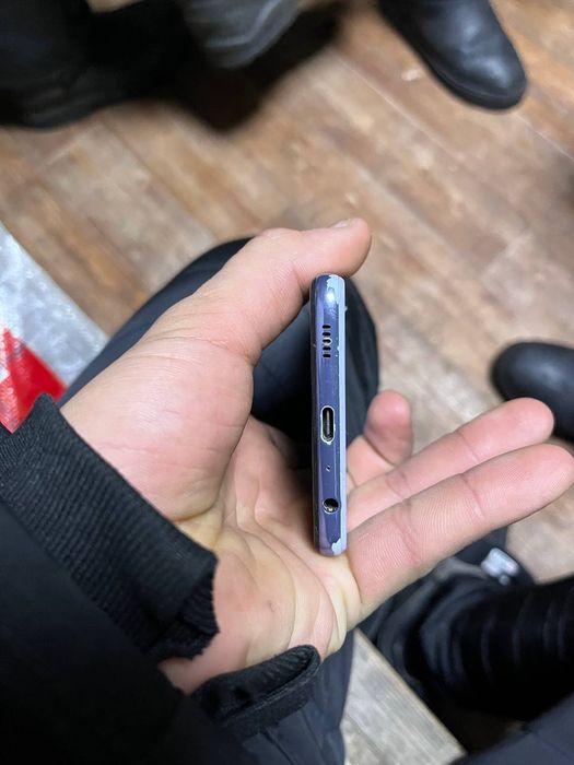 Продам срочно телефон Samsung A32