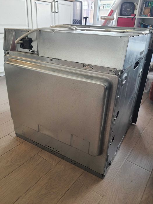 Продавам употребявана фурна за вграждане Electrolux