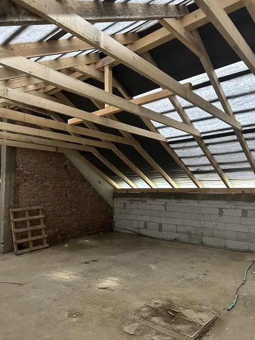 Casa la rosu ,zidarie fundati ,garduri Reparații acoperise  de la A-Z