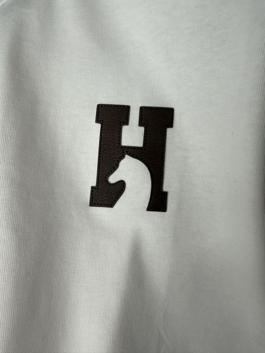 Тениска Hermes с кожено лого