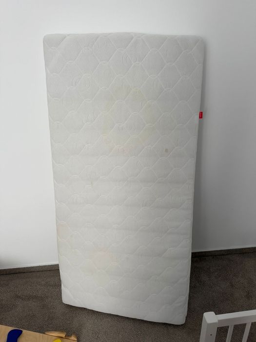 Pat jos pentru copii Montessori Ourbaby - alb
dimensiune paturi: 140x70 cm