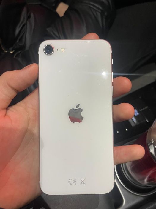 Iphone SE 2020 в хорошем состоянии