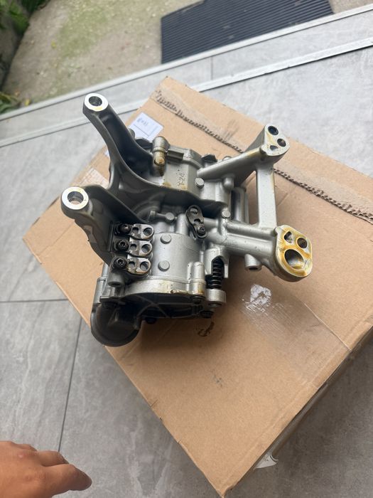 Pompa ulei motor BMW OE 11418631810