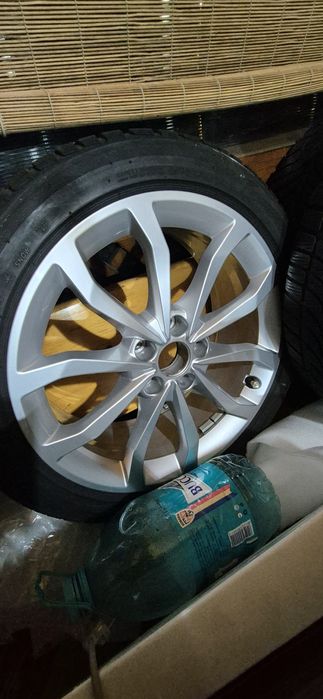 Jante originale Audi  18"

Diametru 18"

Et 39, 7.5j,