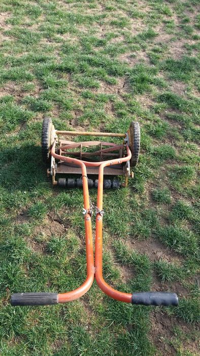 Mașina de tuns gazon