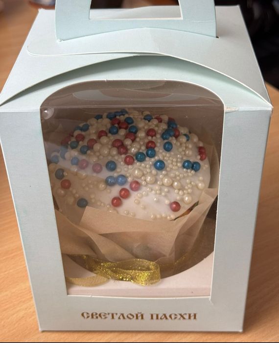 Домашние куличи,сдобные булочки.