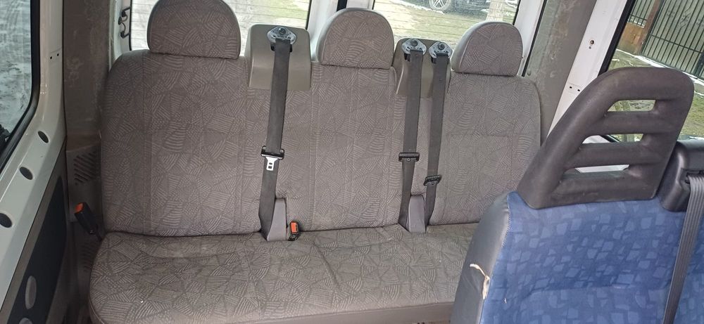 Vand 2 banchete cu 2 locuri si una cu 3 locuri