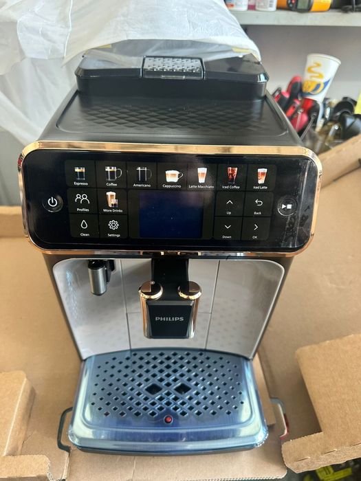 Espressor automat Philipps EP5546/70 seria 5500, LatteGO