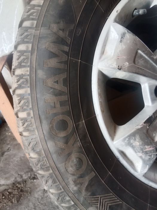 Продам шины с дисками Yokohama