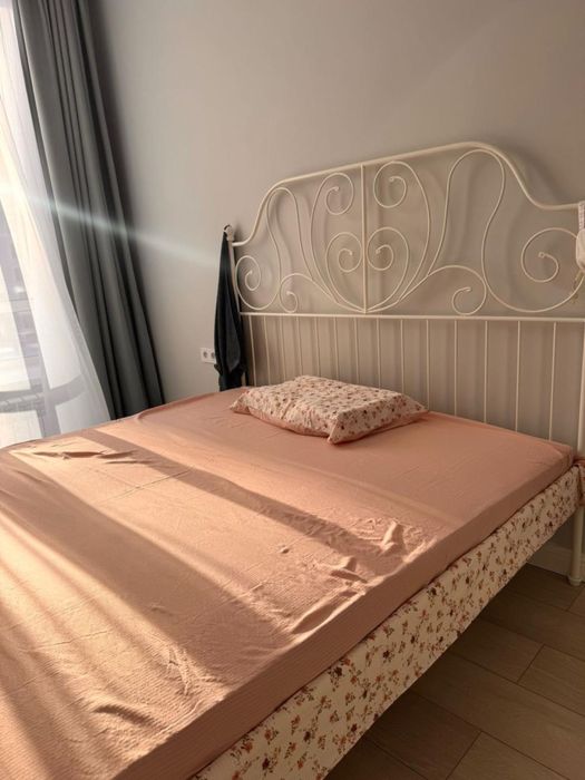 Кровать от Ikea.