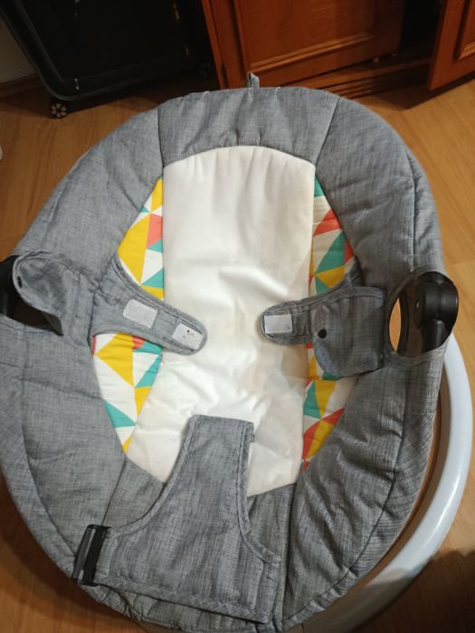 Leagăn electric  prin BT  in stare buna