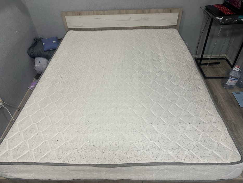 Продам матрас 160 на 200