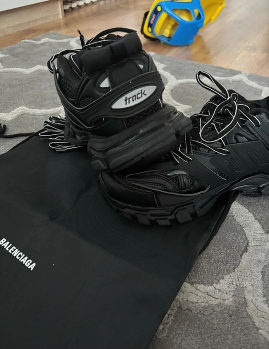 Balenciaga track