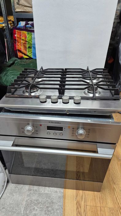 PACHET Cuptor incorporabil Electrolux + plita gaz Electrolux, inox, stare foarte buna