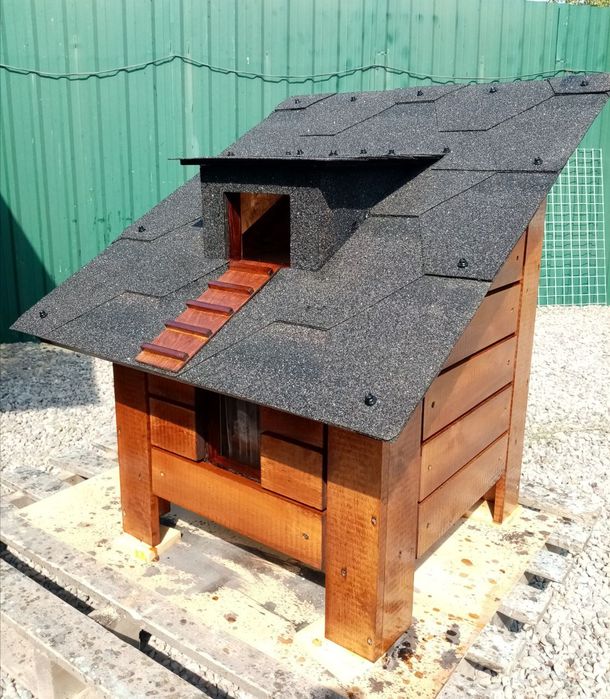 Оригинальный домик для кошек.