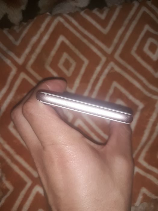 Iphone 7 sotladi 128 gb aybi yoq zor tel ogan odam maza qilb ishlatadi