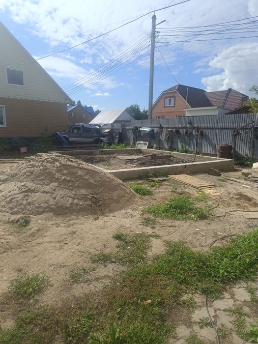 Участок . Тепличное  с гаражом.