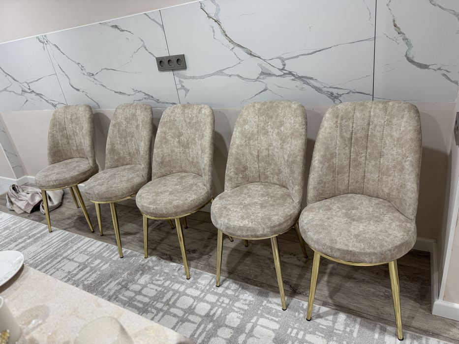 Срочно продам стол со стульями