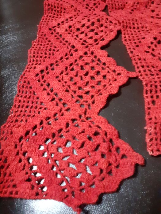 Дантела ръчно  плетена